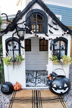 Kids Haunted Playhouse | How to decorate for Halloween