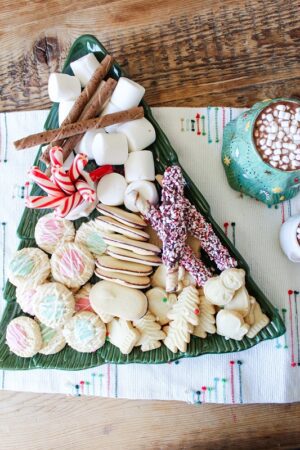 Hot Cocoa and Cookie Treat Board | How to Make a Holiday Surprise