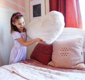 Teaching Kids Responsibility| FREE Printable Chore Chart and List of Chores for all ages